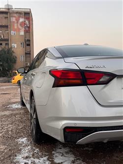 نيسان ألتيما